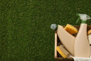 Mantenimiento del césped artificial en verano